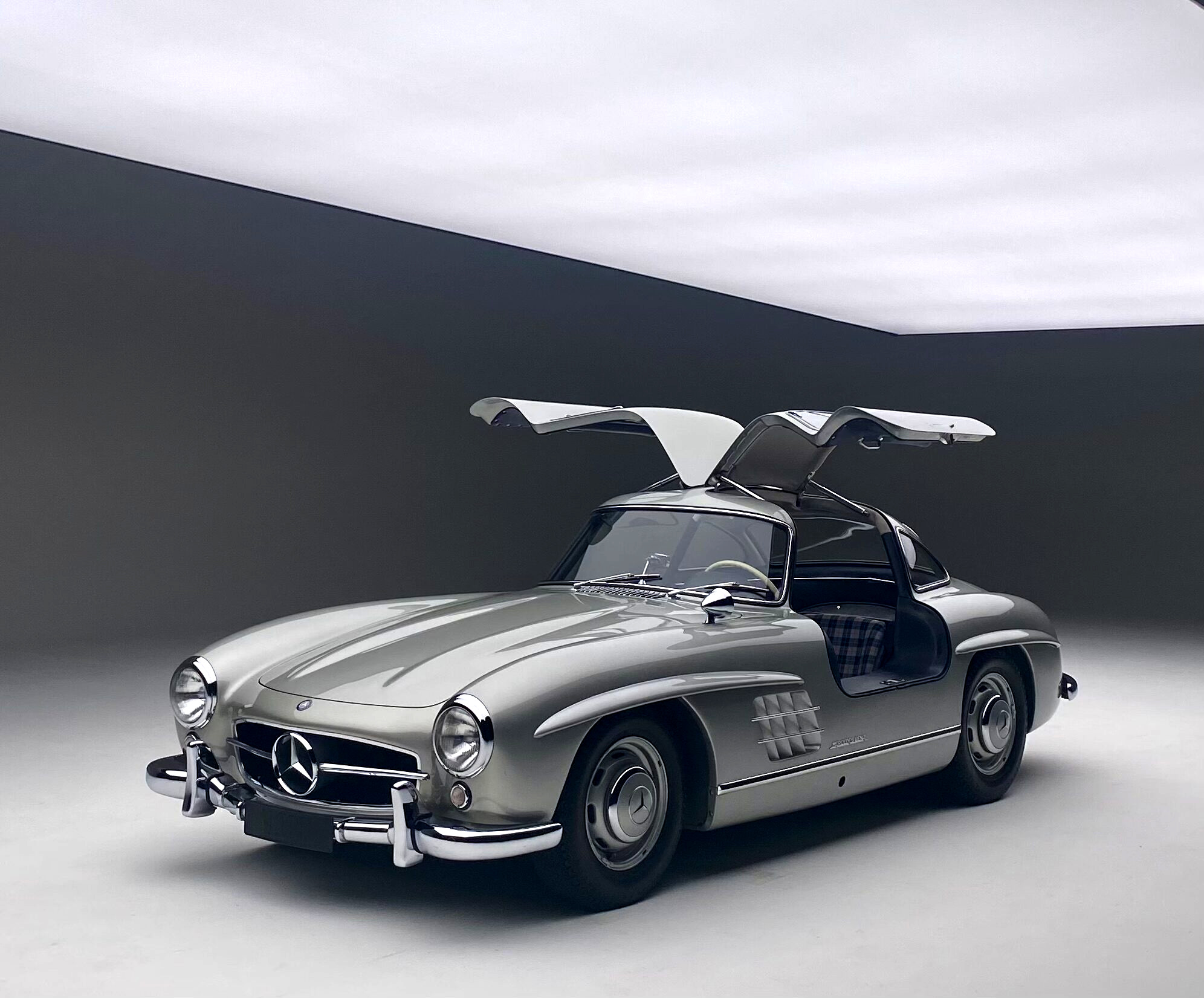 Mercedes-Benz 300 SL Gullwing unter der SkyLed-Fläche
